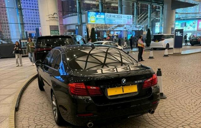 香港的1号车,百万级V8宝马,开到哪都有人合影,车牌号无价-有驾 香港的1号车,百万级V8宝马,开到哪都有人合影,车牌号无价-有驾