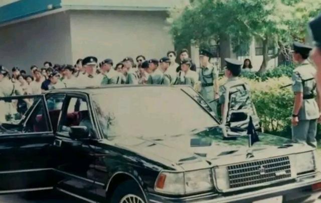 香港的1号车,百万级V8宝马,开到哪都有人合影,车牌号无价-有驾 香港的1号车,百万级V8宝马,开到哪都有人合影,车牌号无价-有驾
