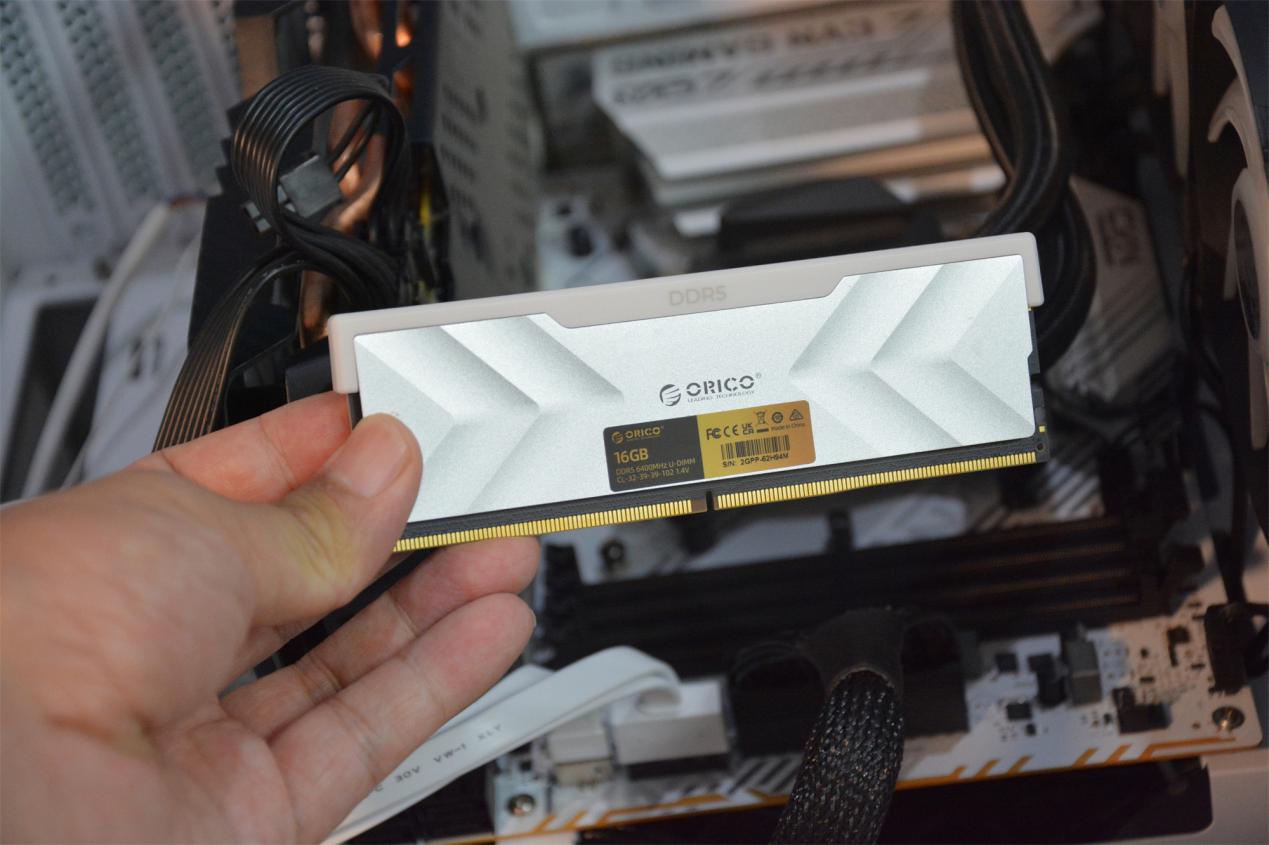 真实力,海力士M-die原厂颗粒,奥睿科DDR5驰刃内存条6400MHz测评